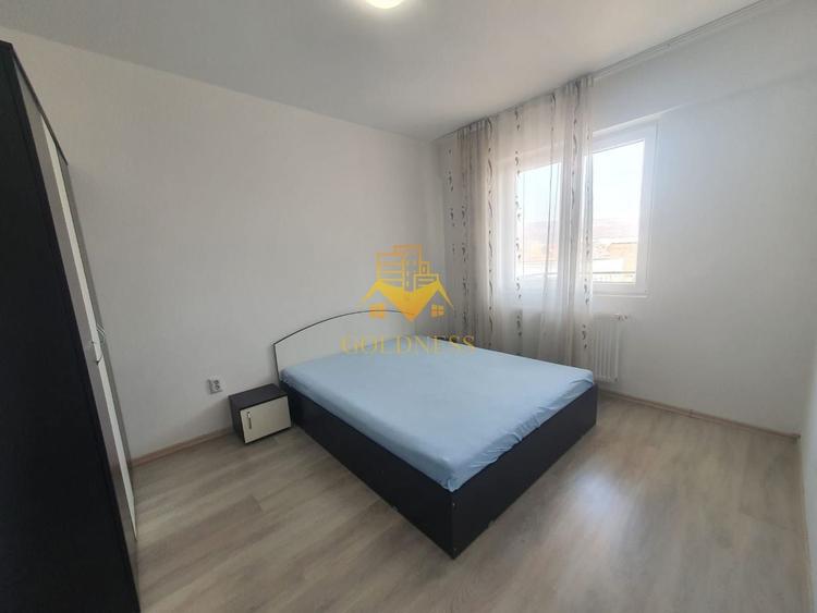 Apartament cu 3 camere semidecomandat, mobilat în Iris