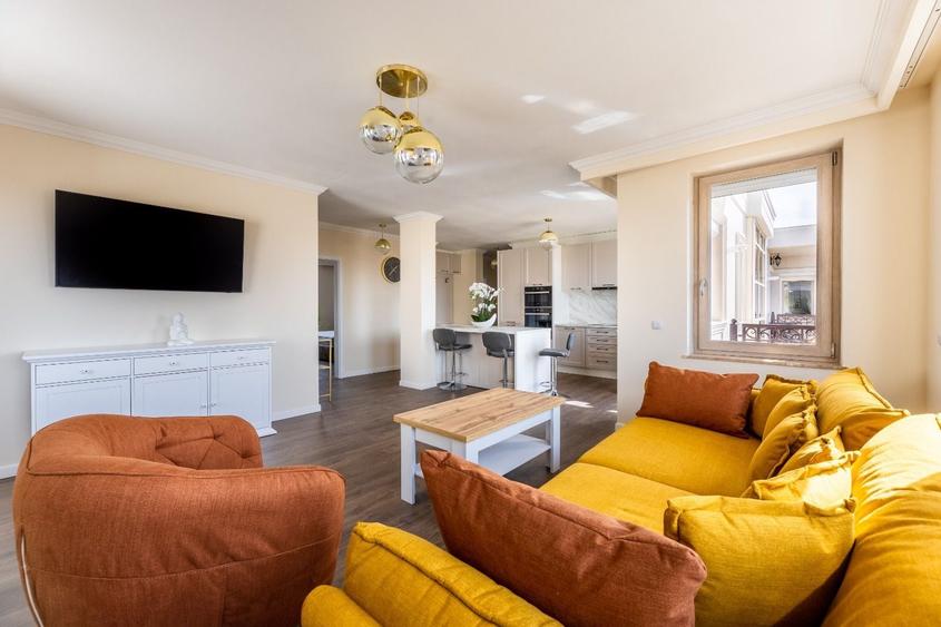 Apartament cu 3 camere decomandat, mobilat în Subcetate
