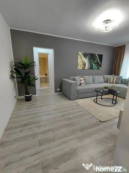 Apartament cu 3 camere semidecomandat în Micro 16