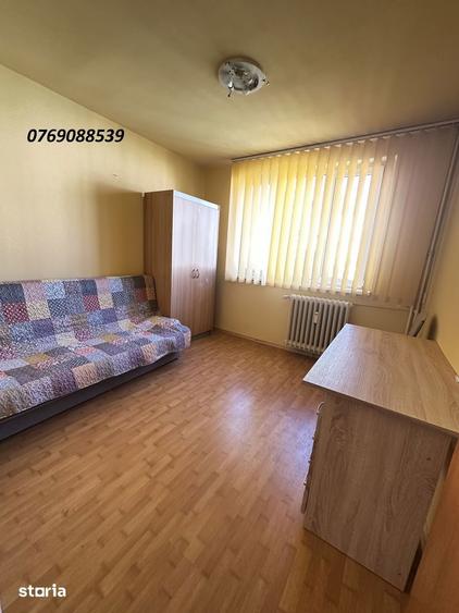 Apartament cu 3 camere decomandat în Drumul Taberei