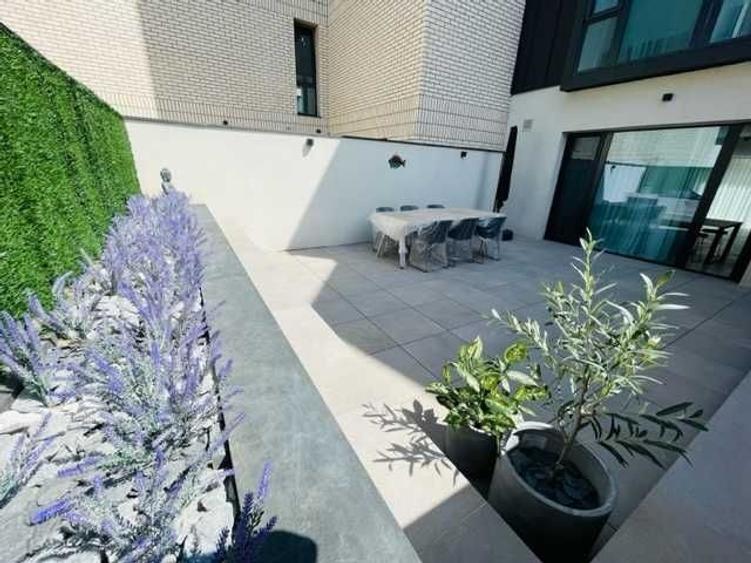 Casă cu 5 camere cu Teren 18 Mp în Exterior Vest