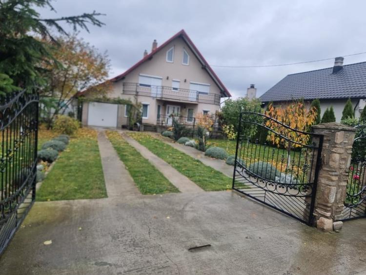 Casă individuală cu 5 camere cu Canalizare în Frătăuții Vechi
