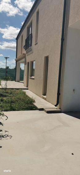 Casă cu 4 camere în Tomis Nord