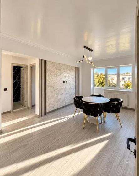 Apartament cu 4 camere decomandat în Apollo