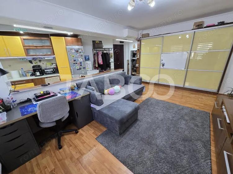 Apartament cu 2 camere semidecomandat, mobilat în Turnișor