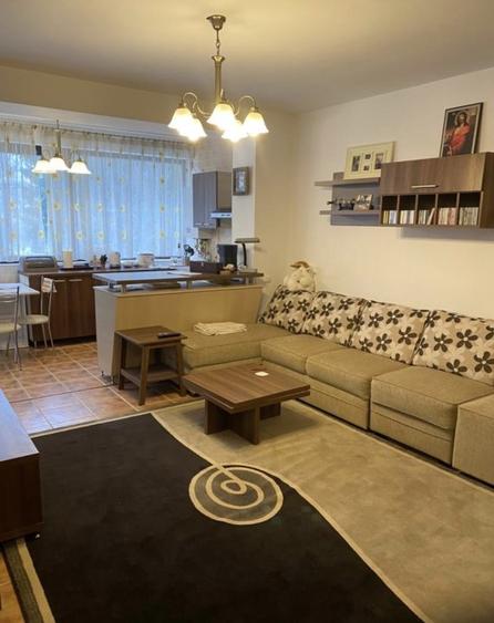 Apartament cu 3 camere decomandat, mobilat în Predeal