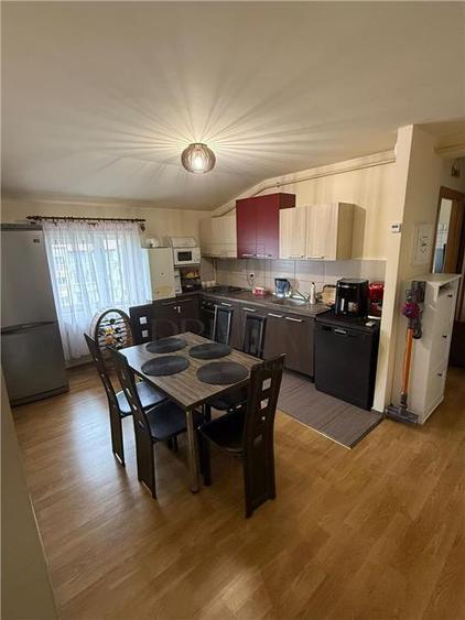 Apartament cu 3 camere decomandat, mobilat în Dâmbovița