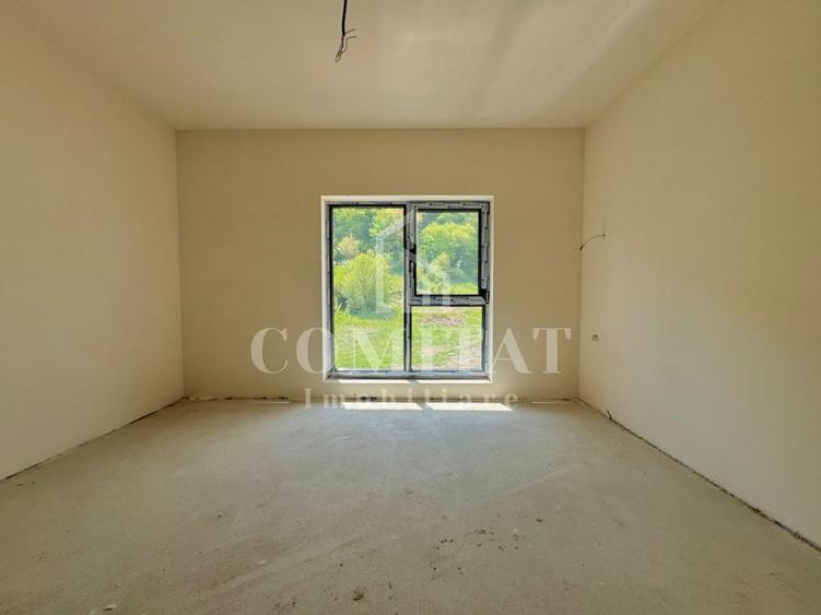 Duplex cu 4 camere cu Canalizare în Florești