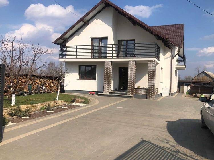 Casă cu 4 camere în Central