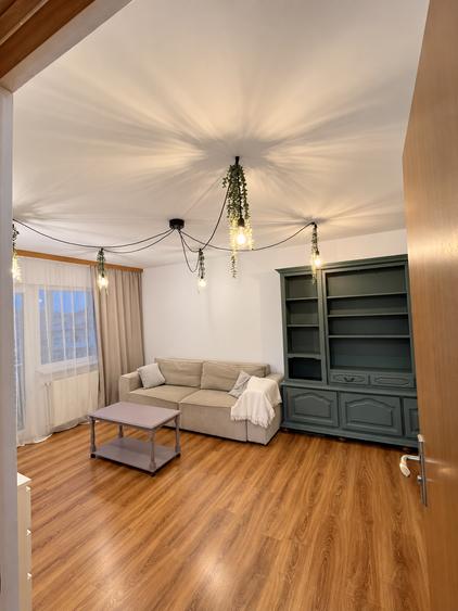 Apartament cu 3 camere decomandat în Lipovei