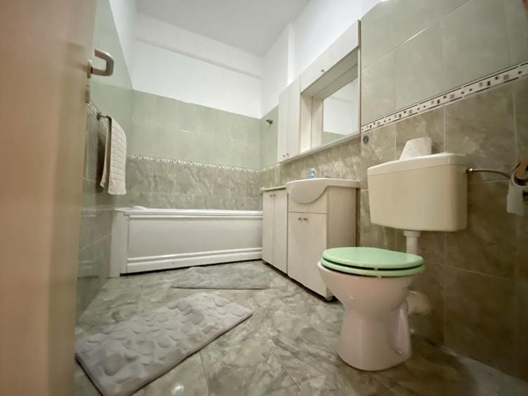Apartament cu 3 camere semidecomandat, mobilat în Iosefin