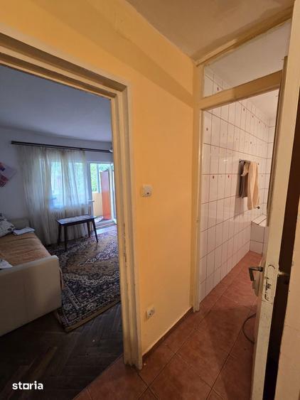 Garsonieră decomandată în Est