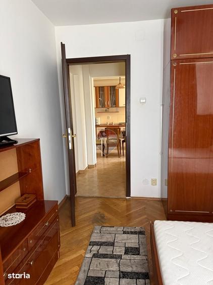 Apartament cu 3 camere decomandat în Astra