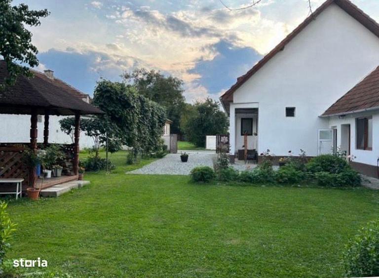 Casă cu 4 camere în Arpașu de Sus
