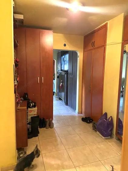 Apartament cu 3 camere decomandat în Mircea cel Bătrân