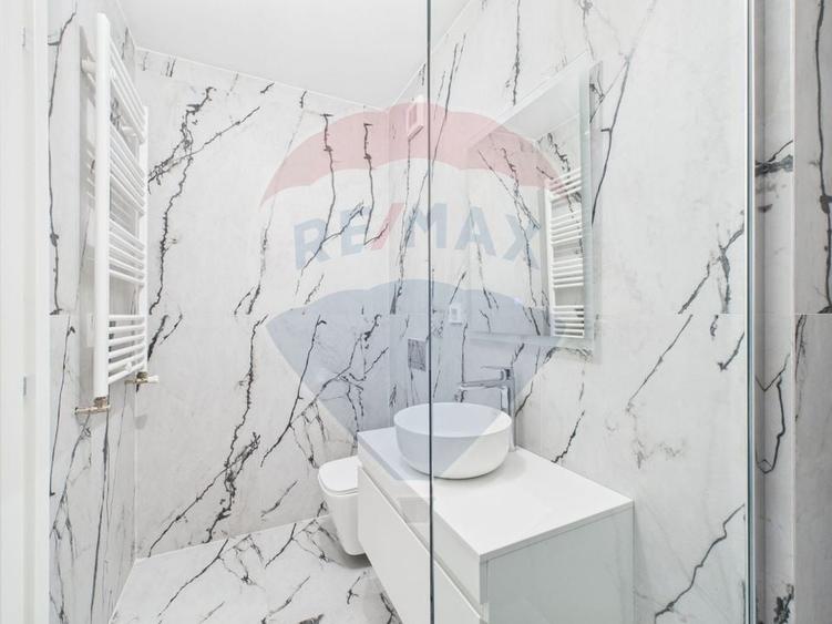 Apartament cu 3 camere semidecomandat în Nord