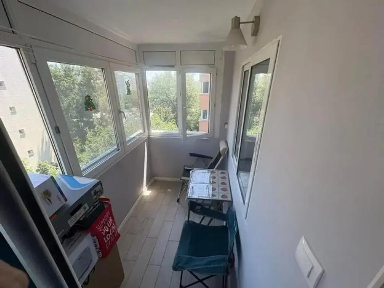 Apartament cu 3 camere decomandat, mobilat în Sebastian