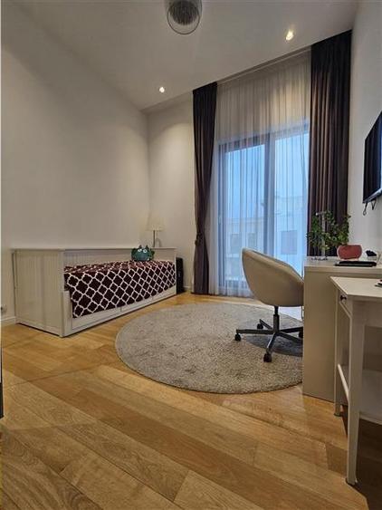 Apartament cu 6 camere decomandat, mobilat în Herăstrău