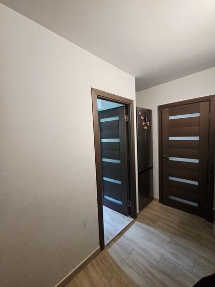 Apartament cu 3 camere decomandat, mobilat în Dâmbovița