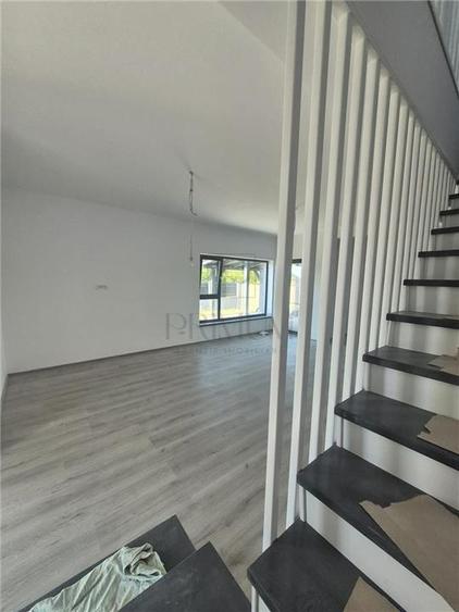 Duplex cu 3 camere cu Teren 350 Mp în Moșnița Nouă