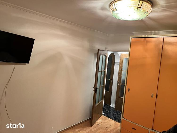 Apartament cu 3 camere decomandat în Sud