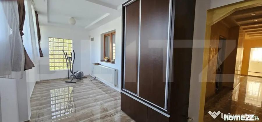Casă cu 5 camere cu Teren 1300 Mp în Valea