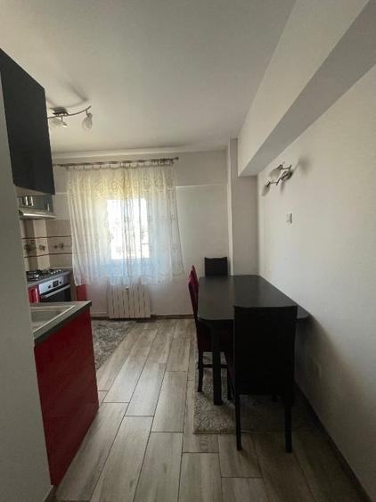 Apartament cu 2 camere semidecomandat, mobilat în Central