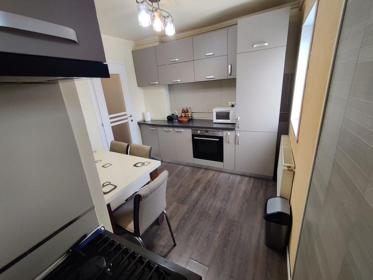 Apartament cu 3 camere decomandat în Șagului