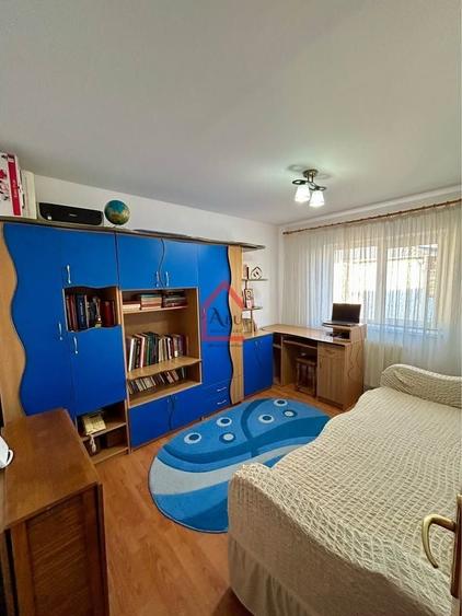 Apartament cu 4 camere decomandat, mobilat în Sud