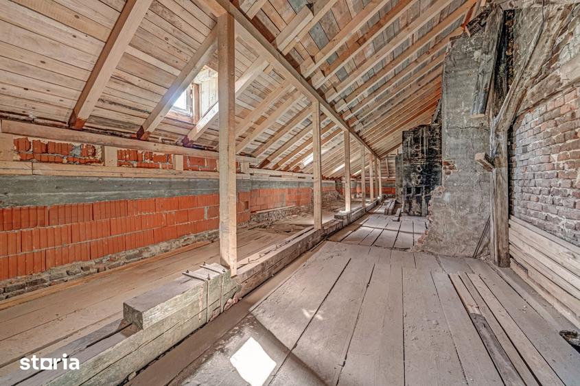 Casă cu 7 camere cu Teren 135 Mp în Vitan