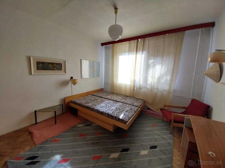 Casă cu 3 camere cu Teren 390 Mp în Exterior Vest