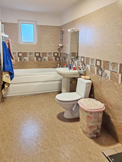 Casă individuală cu 4 camere cu Canalizare în Hărman
