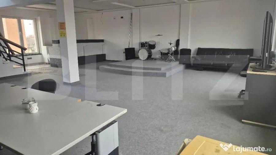 Apartament cu 4 camere decomandat în Careiului