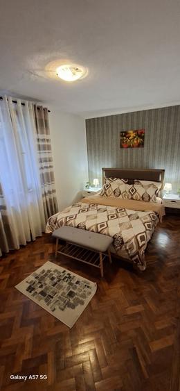 Apartament cu 4 camere decomandat în Preajba Mare
