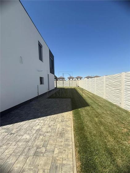 Duplex cu 5 camere cu Canalizare în Moșnița Nouă