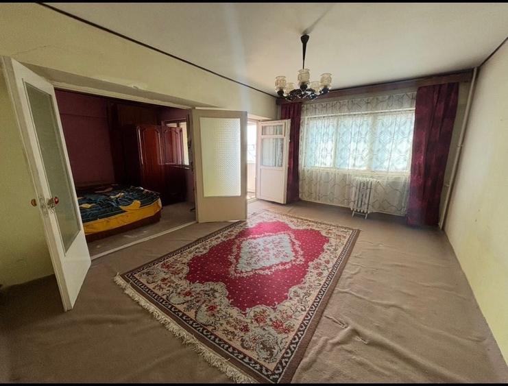 Apartament cu 4 camere decomandat în Central