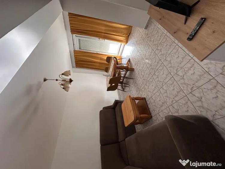 Apartament cu 3 camere decomandat în Iosia