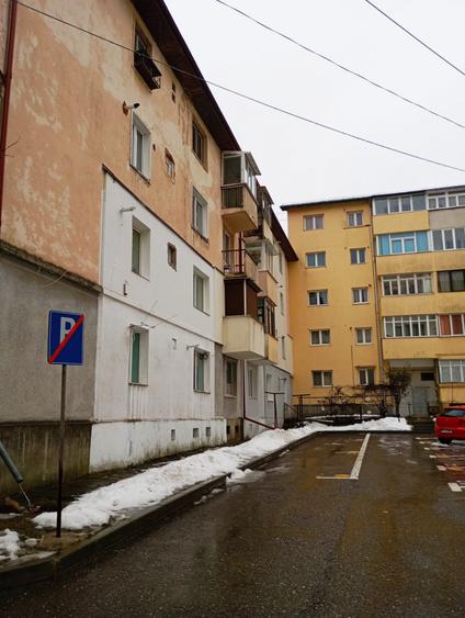 Apartament cu 2 camere decomandat în Calea Moroieni