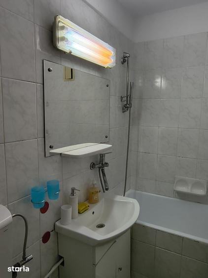 Apartament cu 3 camere semidecomandat în Republicii