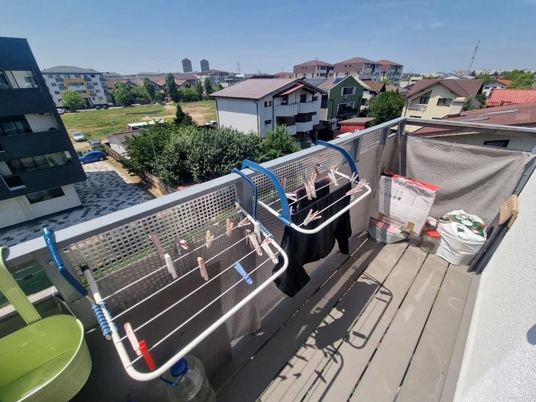 Apartament cu 3 camere semidecomandat, mobilat în Central