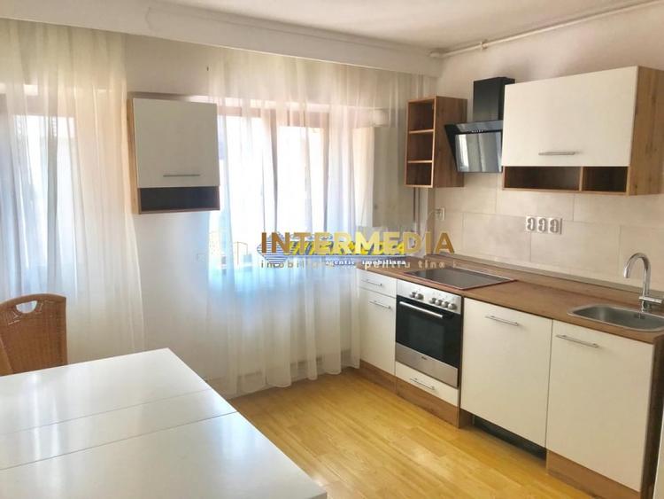 Apartament cu 2 camere decomandat, mobilat în Central