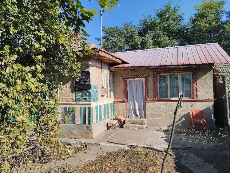 Casă cu 5 camere cu Teren 1000 Mp în Rași