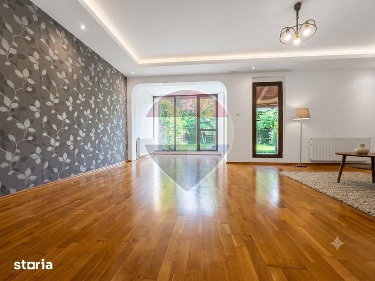 Casă cu 5 camere cu Teren 279 Mp în Central