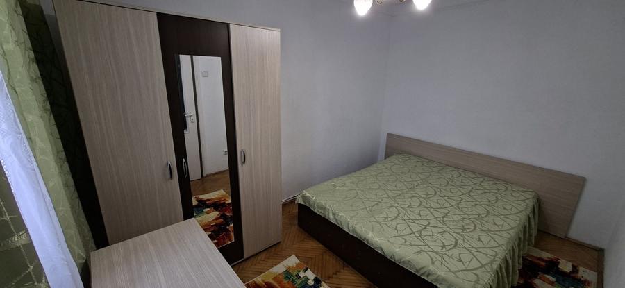 Apartament cu 3 camere semidecomandat în Alexandru cel Bun
