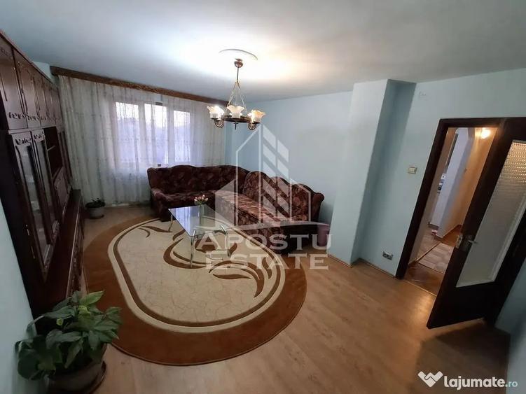 Apartament cu 4 camere decomandat în Mircea cel Bătrân