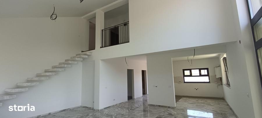 Casă cu 4 camere cu Teren 378 Mp în Malu Mare