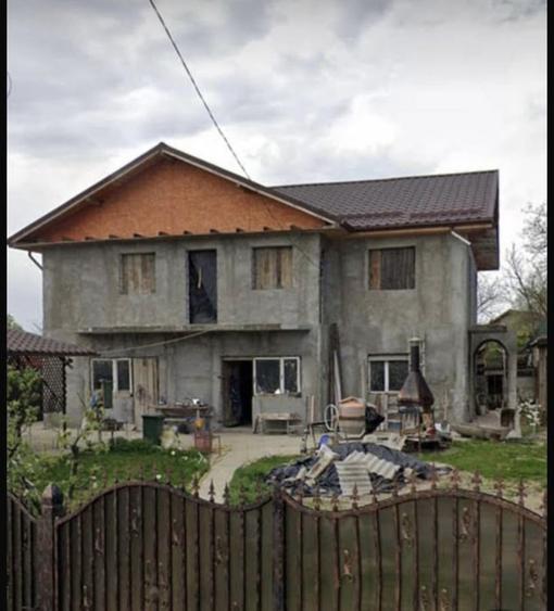Casă cu 6 camere cu Teren 564 Mp în Central