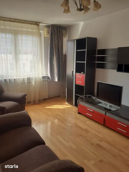 Apartament cu 3 camere semidecomandat în Pantelimon