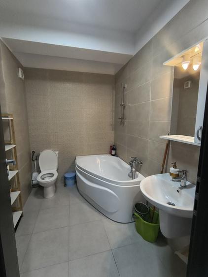 Apartament cu 3 camere semidecomandat în Chiajna