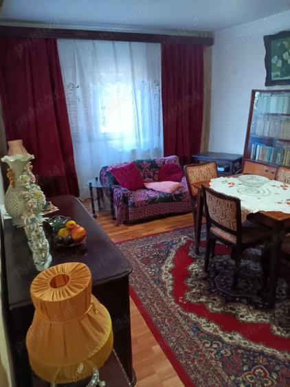 Casă cu 2 camere decomandat în Central